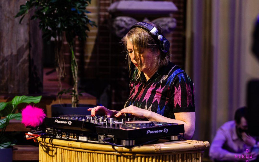 dj-je-moeder-art-faschion-show