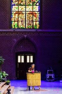 dj-je-moeder-art-fashion-show